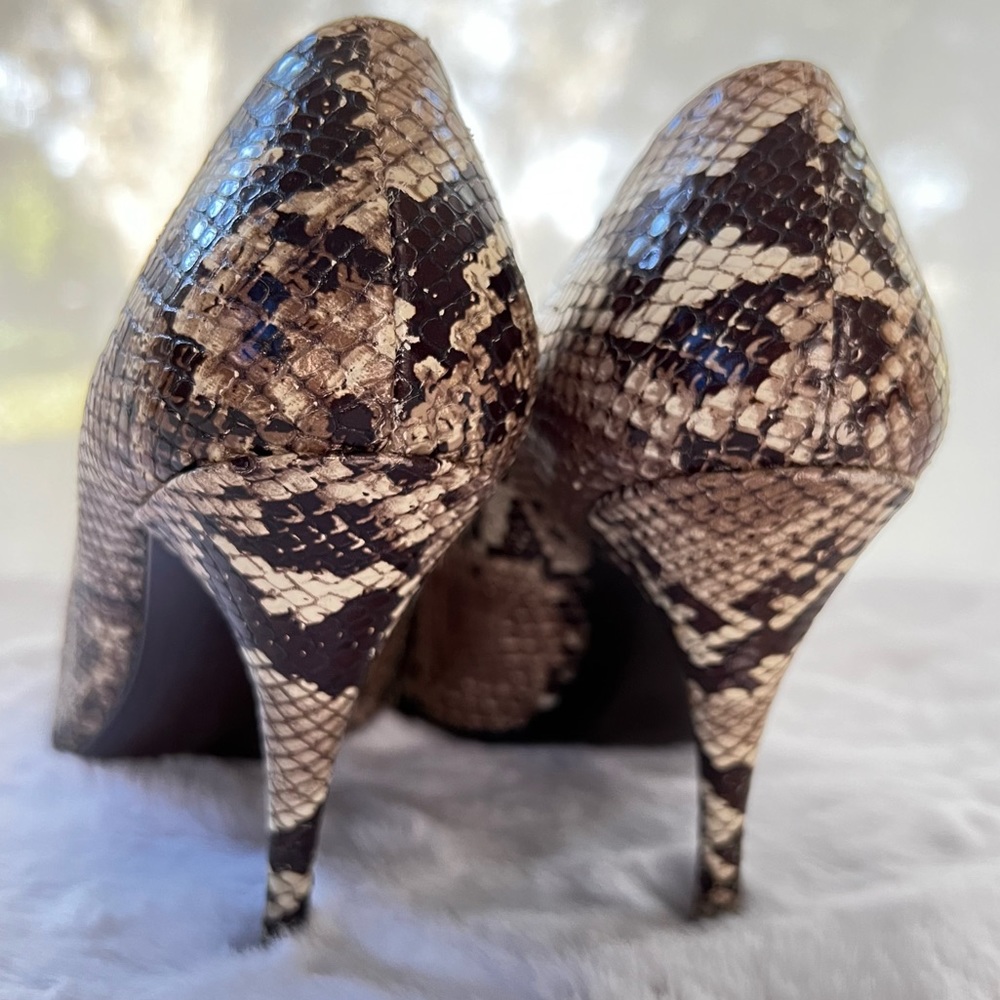 Stuart Weitzman Snakeskin Pumps - Peep toe - Picture 8 of 9
